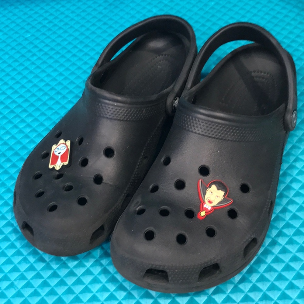 ❤️3X20 CROCS Mens Black Classic Clogs with Halloween Charms | 10